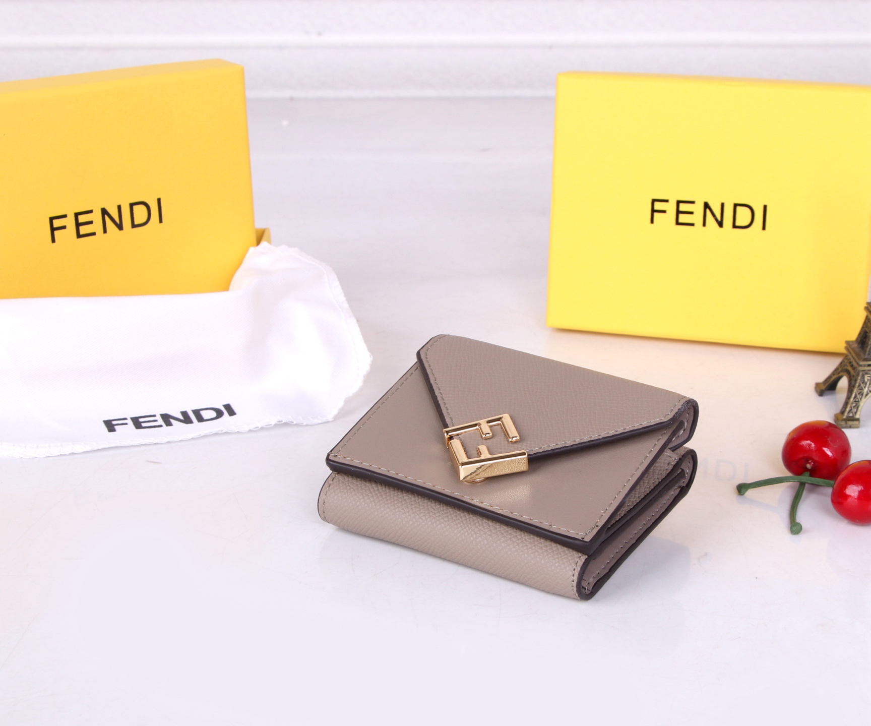 フェンディ「Fendi」FFダイヤモンド財布