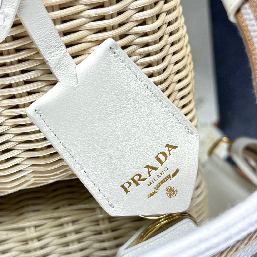 プラダ「Prada」2024春夏 ウィッカー&キャンバストートバッグ