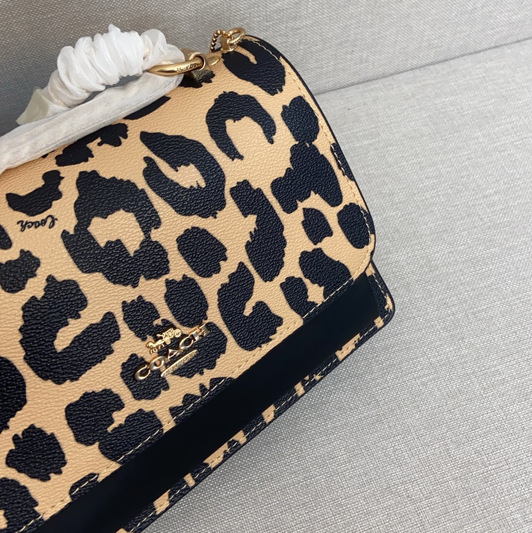 コーチ「Coach」 レオパードプリント フラップ オルガン バッグ