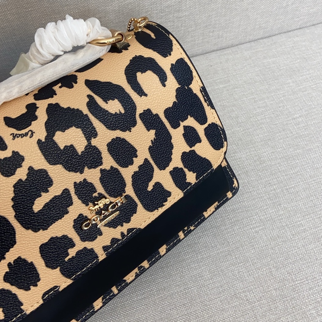 コーチ「Coach」 レオパードプリント フラップ オルガン バッグ