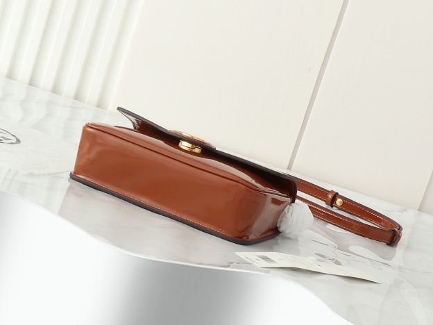 トリー バーチ「Tory Burch」フラップメッセンジャーバッグ ショルダーバッグ