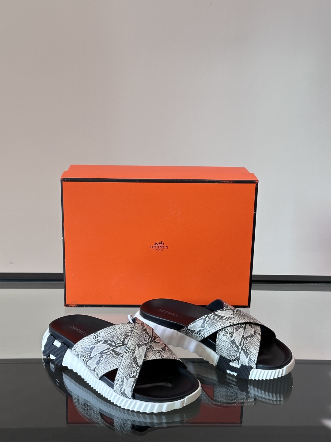 エルメス［Hermès］ モルド大底 メンズサンダル