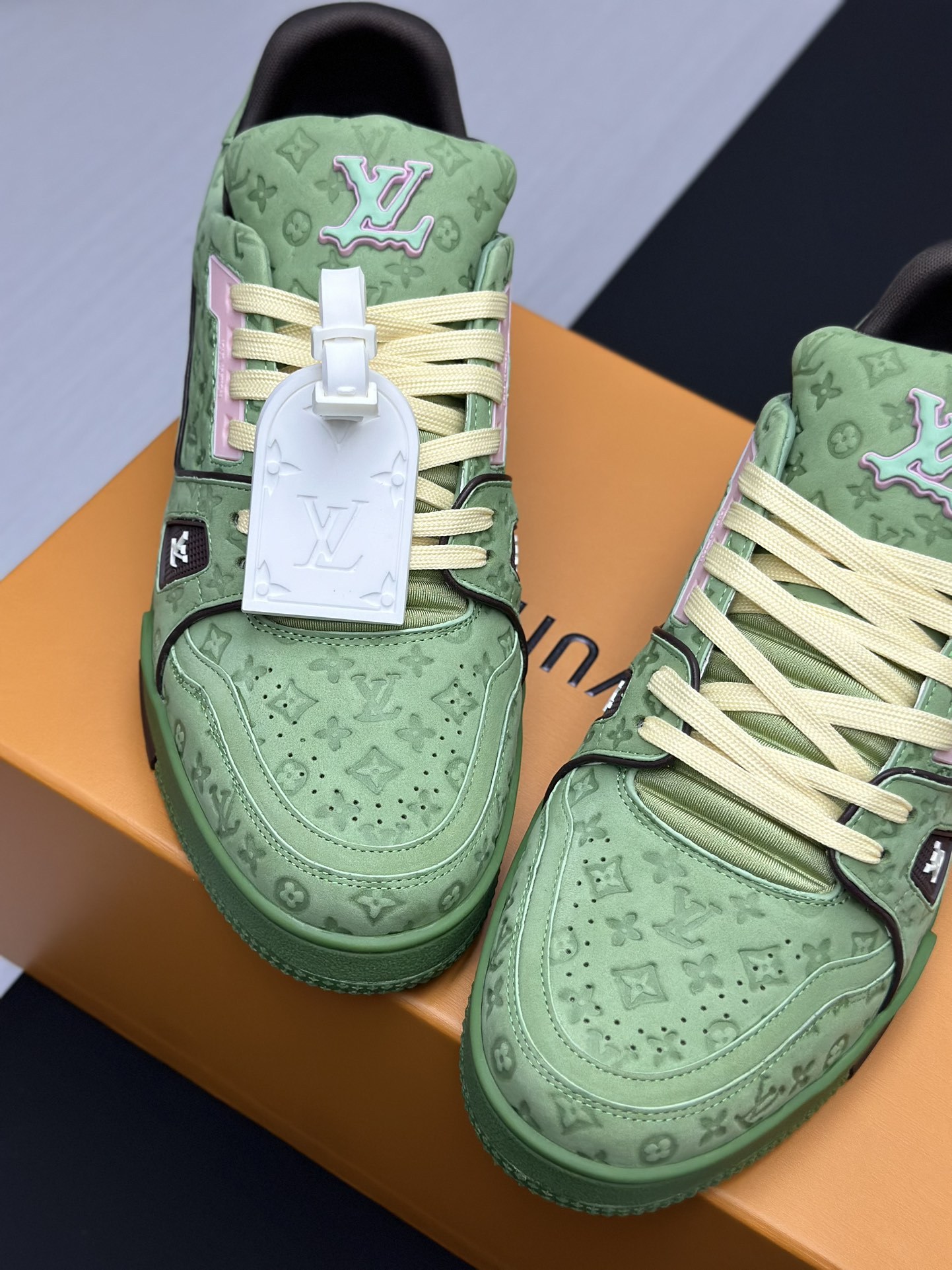 ルイ・ヴィトン「Louis Vuitton」LV トレイナー スニーカー 