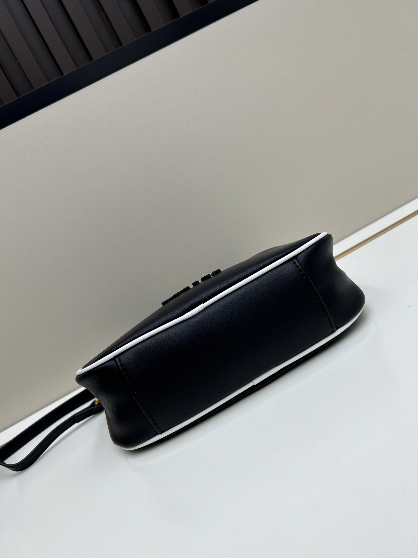 ミュウミュウ「Miu Miu」カラーブロック アンダーアームバッグ