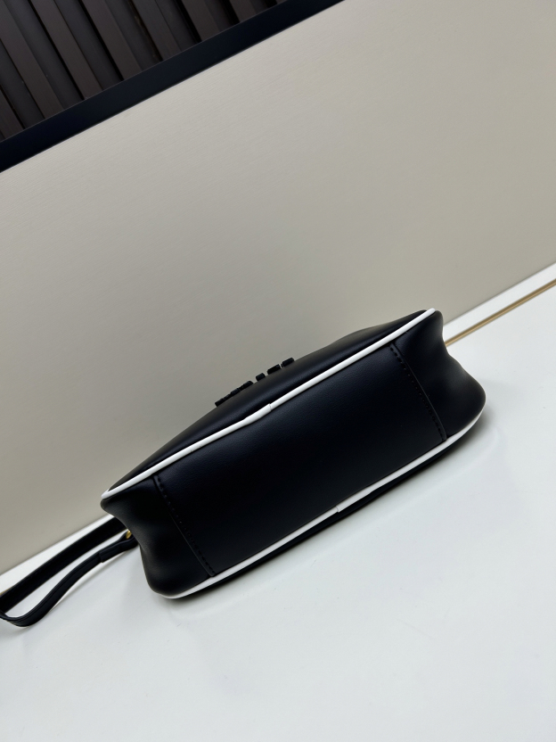 ミュウミュウ「Miu Miu」カラーブロック アンダーアームバッグ