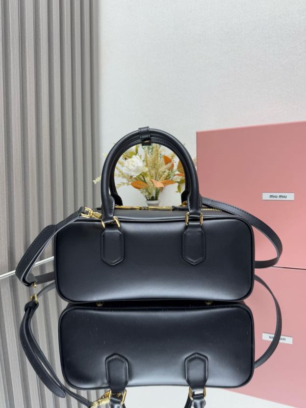 ミュウミュウ「Miu Miu」Arcadie ボウリングハンドバッグ