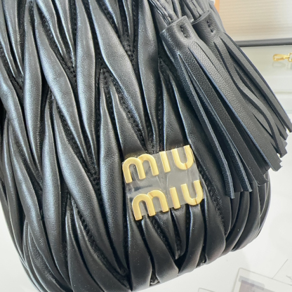 ミュウミュウ「Miu Miu」Aventure Matelassé ハンドバッグ