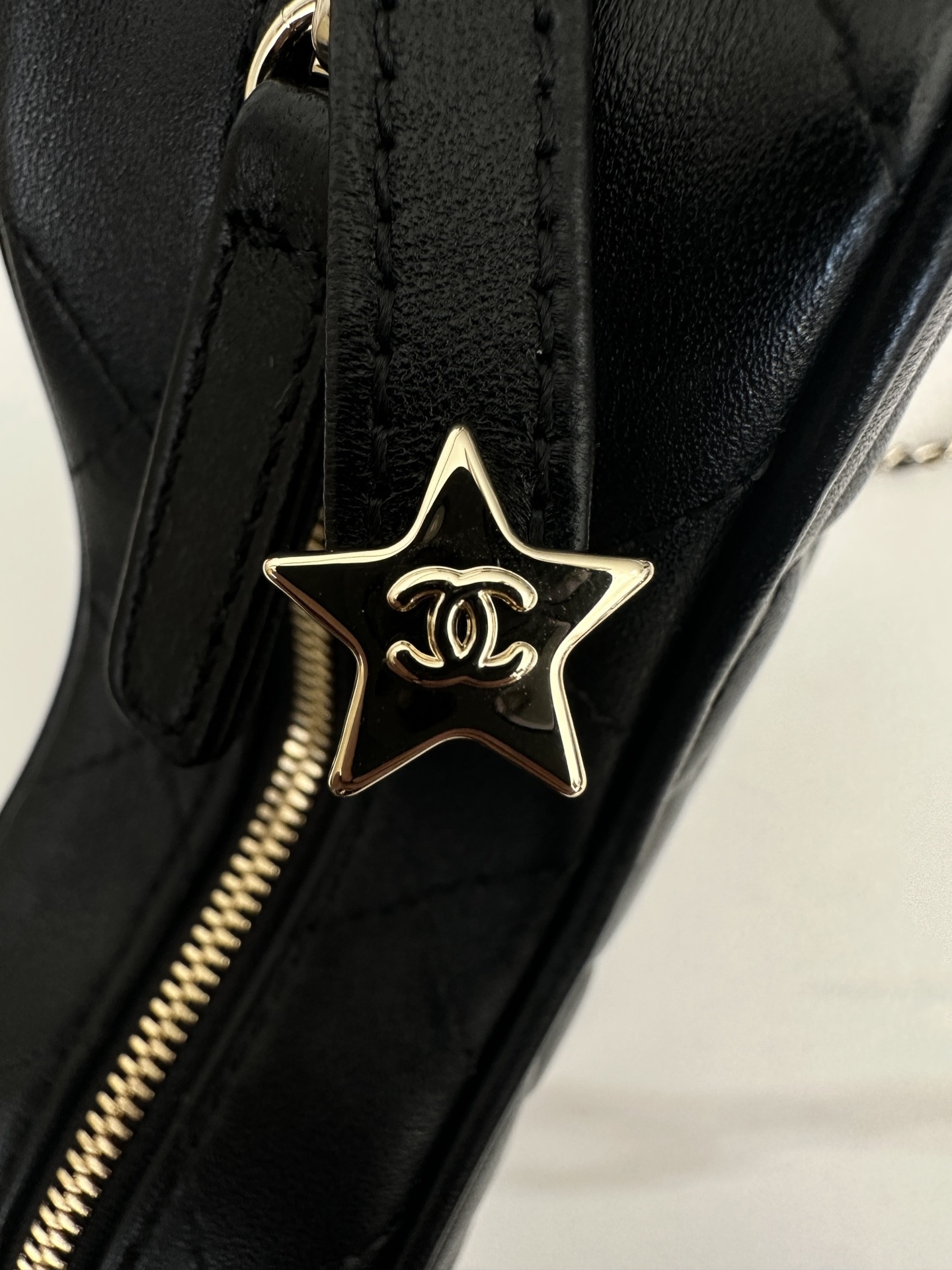 シャネル「Chanel」クラシック フラップ 菱目縫い ショルダーバッグ