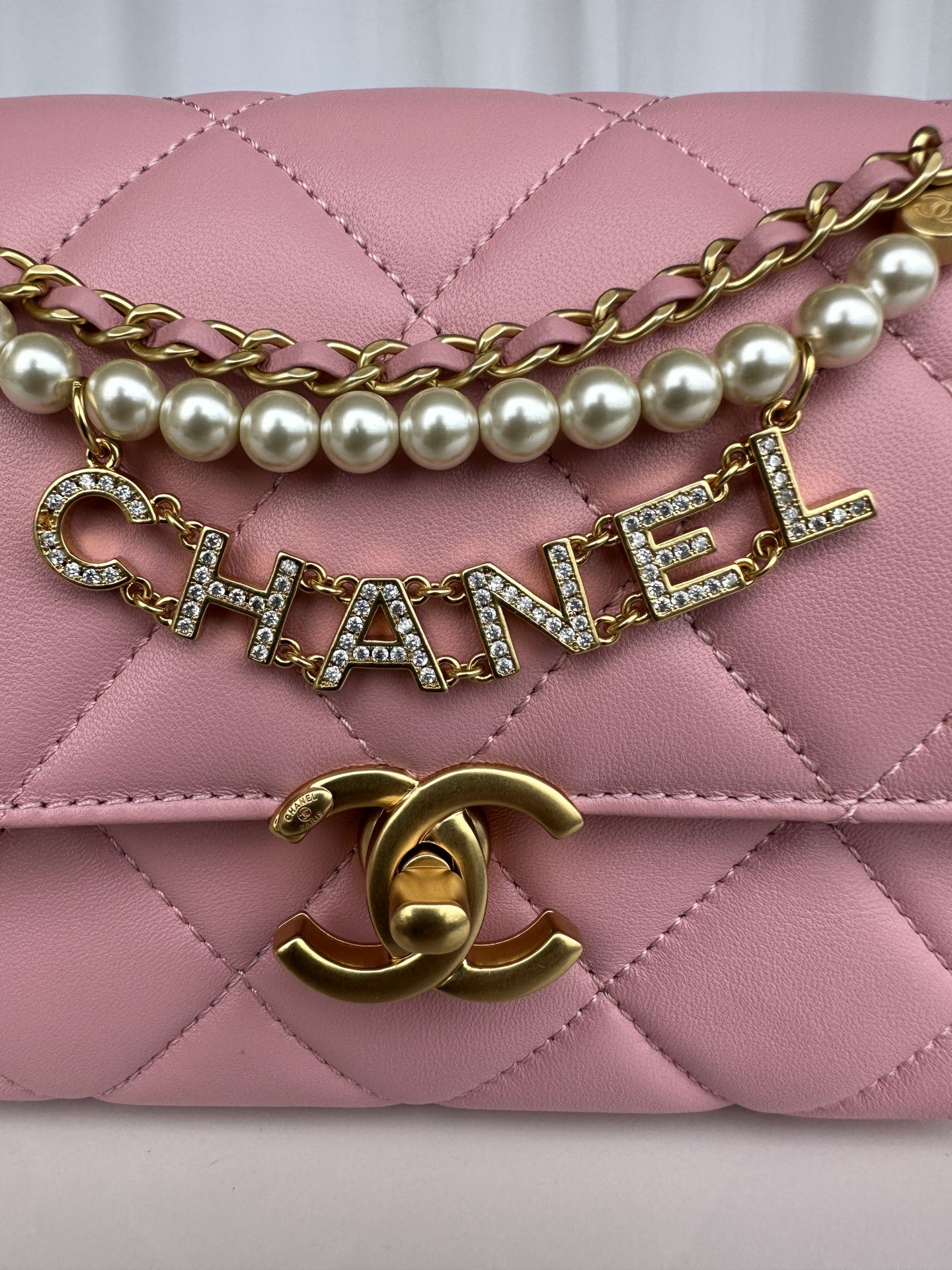 シャネル「Chanel」クラシック フラップ メタリックアクセント ショルダーバッグ