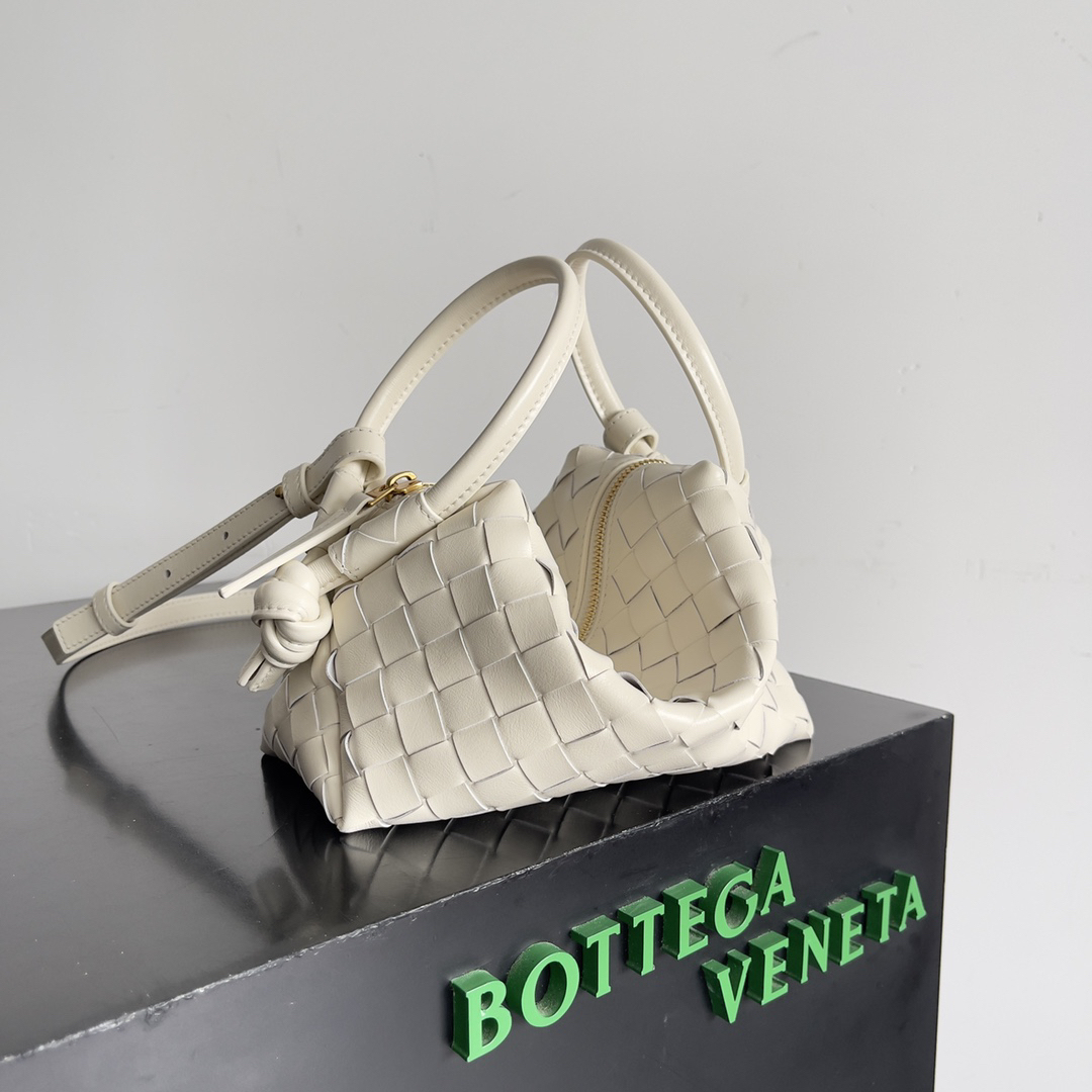 ボッテガ・ヴェネタ「Bottega Veneta」ループ マルチウェアバッグ