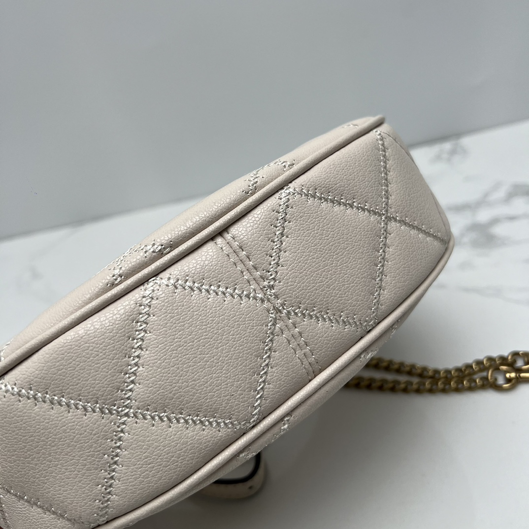 トリー バーチ「Tory Burch」ウィラ ハーフムーン アンダーアームバッグ チェーンショルダー/ハンドバッグ