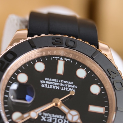 ロレックス［Rolex］ヨットマスター シリーズ 超強アイスブルー夜光モデル — 航海の闇を照らす究極の輝き