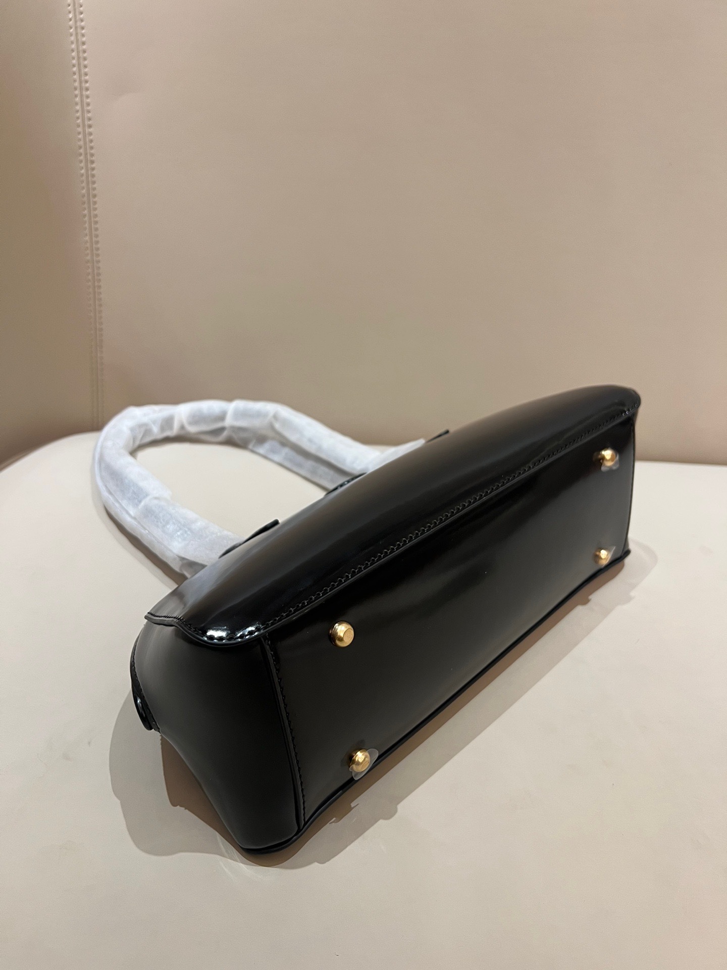 トリー バーチ「Tory Burch」ロビンソン スパッツォラート ウェッジ ラッカーレザー ロングハンドバッグ