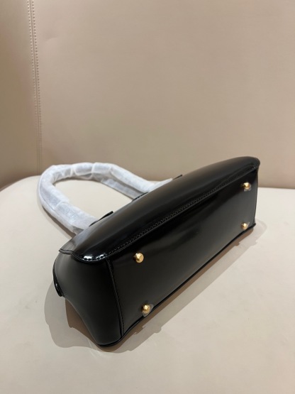 トリー バーチ「Tory Burch」ロビンソン スパッツォラート ウェッジ ラッカーレザー ロングハンドバッグ