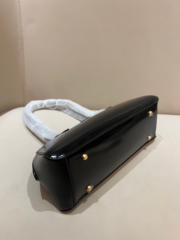 トリー バーチ「Tory Burch」ロビンソン スパッツォラート ウェッジ ラッカーレザー ロングハンドバッグ