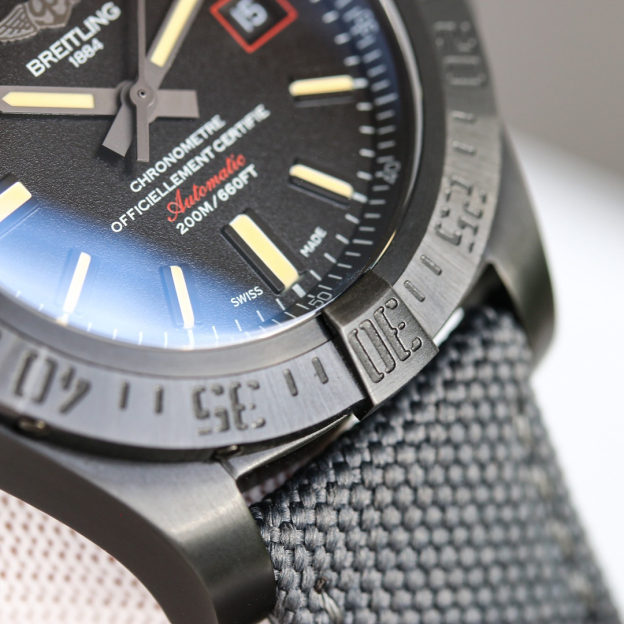 ブライトリング「Breitling」アベンジャーブラックバード 44MM腕時計