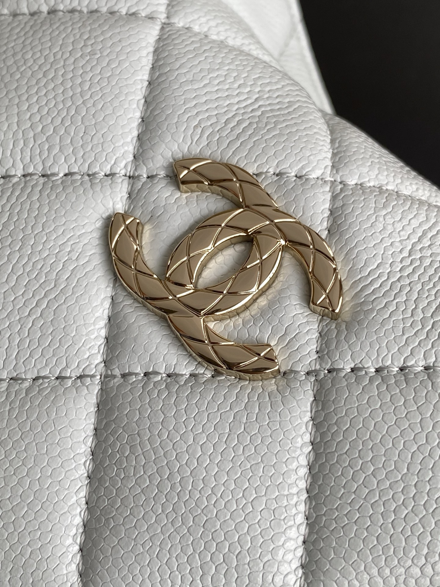 シャネル「Chanel」‌24B ハンドル付きランチボックスバッグ