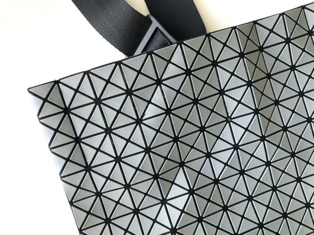 イッセイ・ミヤケ「Issey Miyake」シリコーン素材 通勤トートバッグ