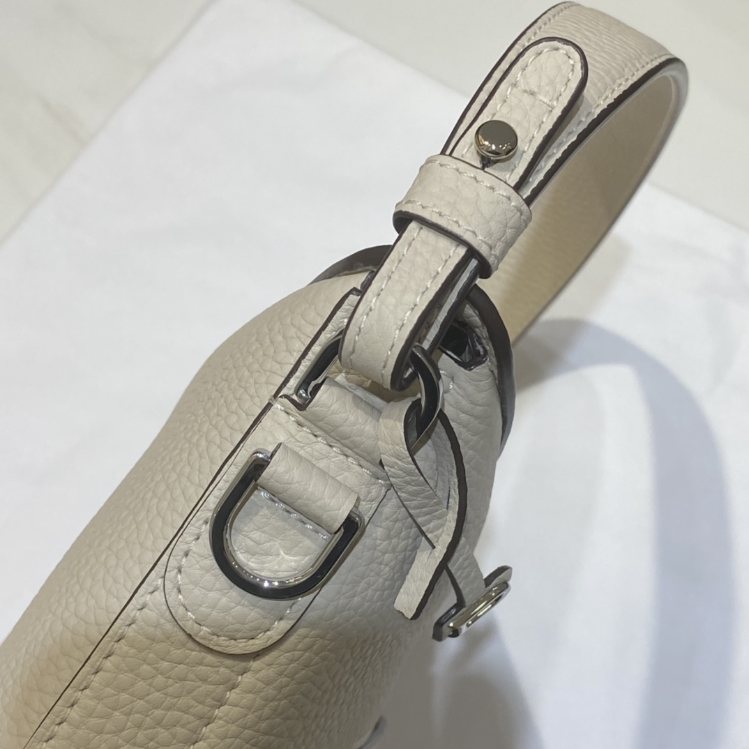 デルヴォー「Delvaux」ショルダーバッグ