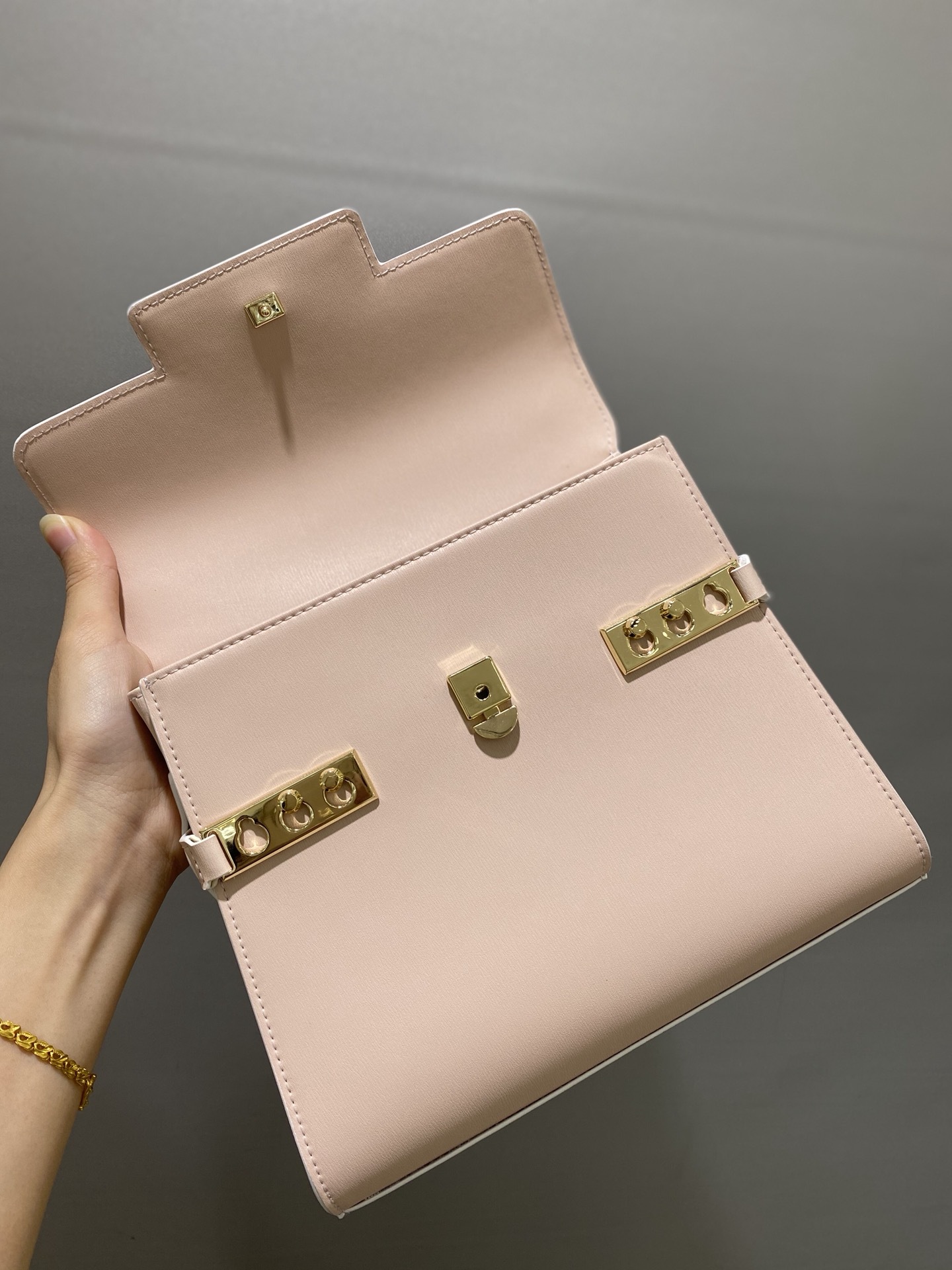 デルヴォー「Delvaux」ピンクハンドバッグ