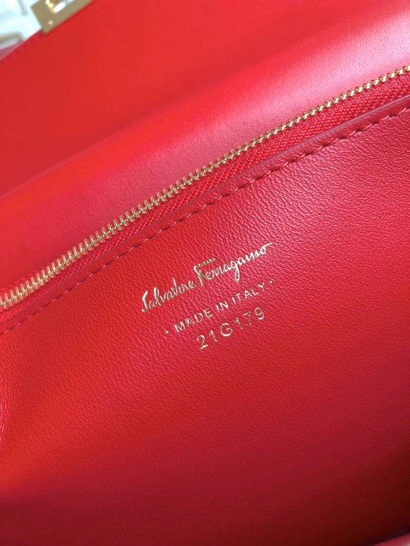 フェラガモ「Ferragamo」ガンチーニトップハンドルバッグ