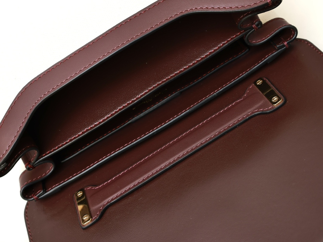 フェラガモ「Ferragamo」 ガンチーニ ショルダーバッグ