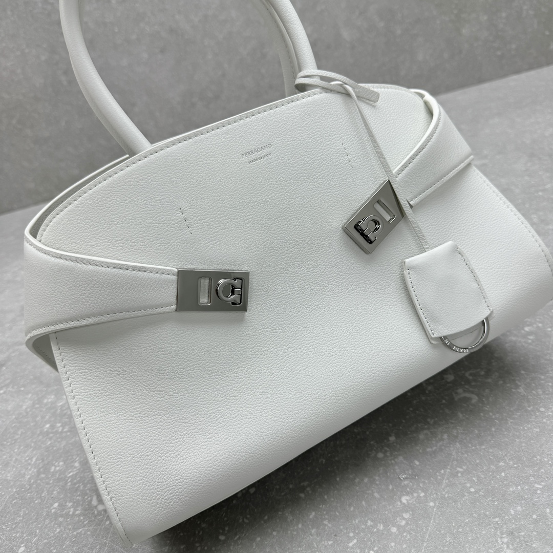 フェラガモ「Ferragamo」小さいジトートバッグ