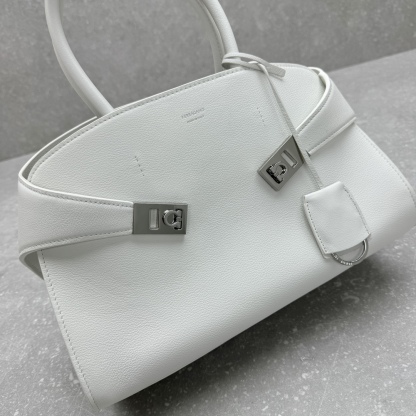 フェラガモ「Ferragamo」小さいジトートバッグ