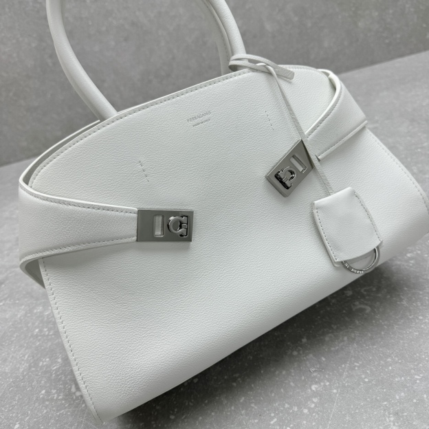 フェラガモ「Ferragamo」小さいジトートバッグ