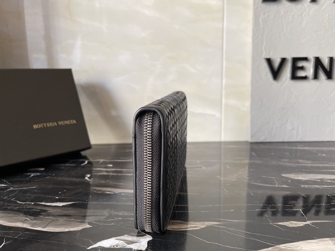 ボッテガ・ヴェネタ「Bottega Veneta」イントレチャート ザッパー ウォレット