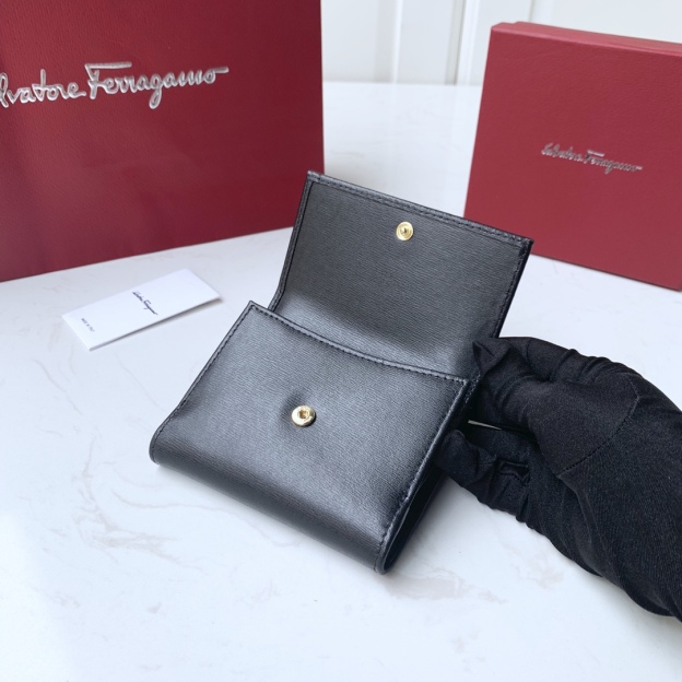 フェラガモ「Ferragamo」 トリフォールドコンパクトウォレット