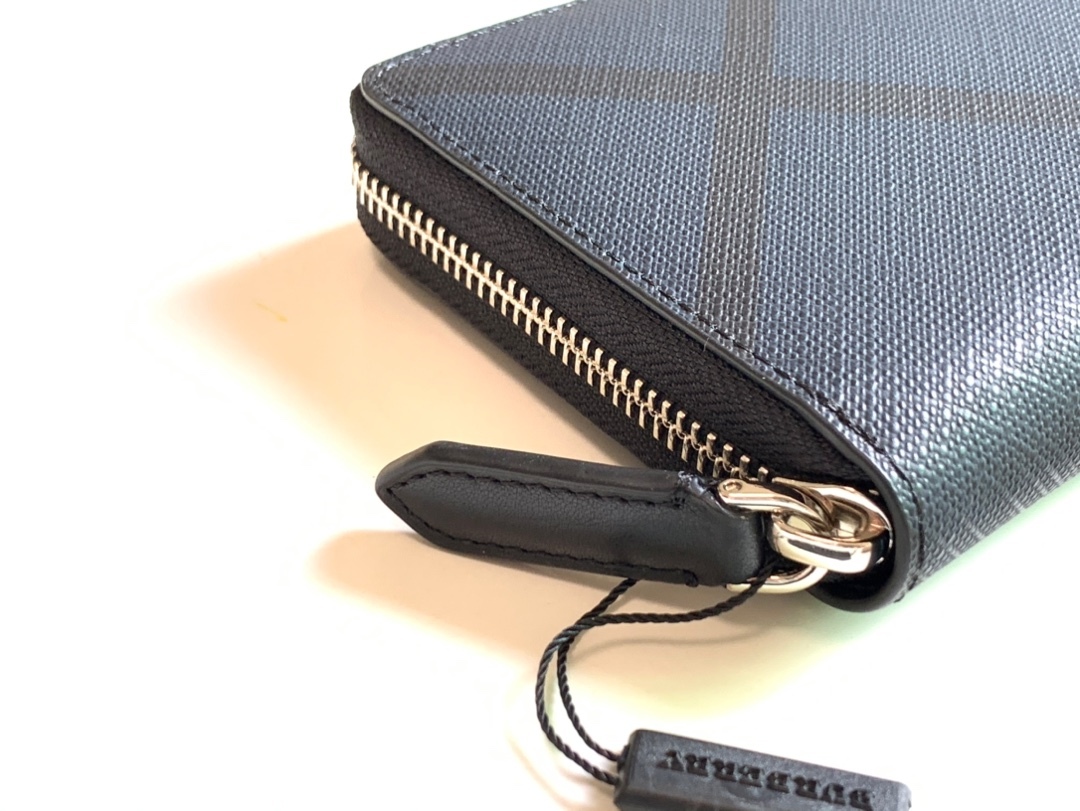 バーバリー「Burberry」ロンドン チェーン ジップ ウォレット