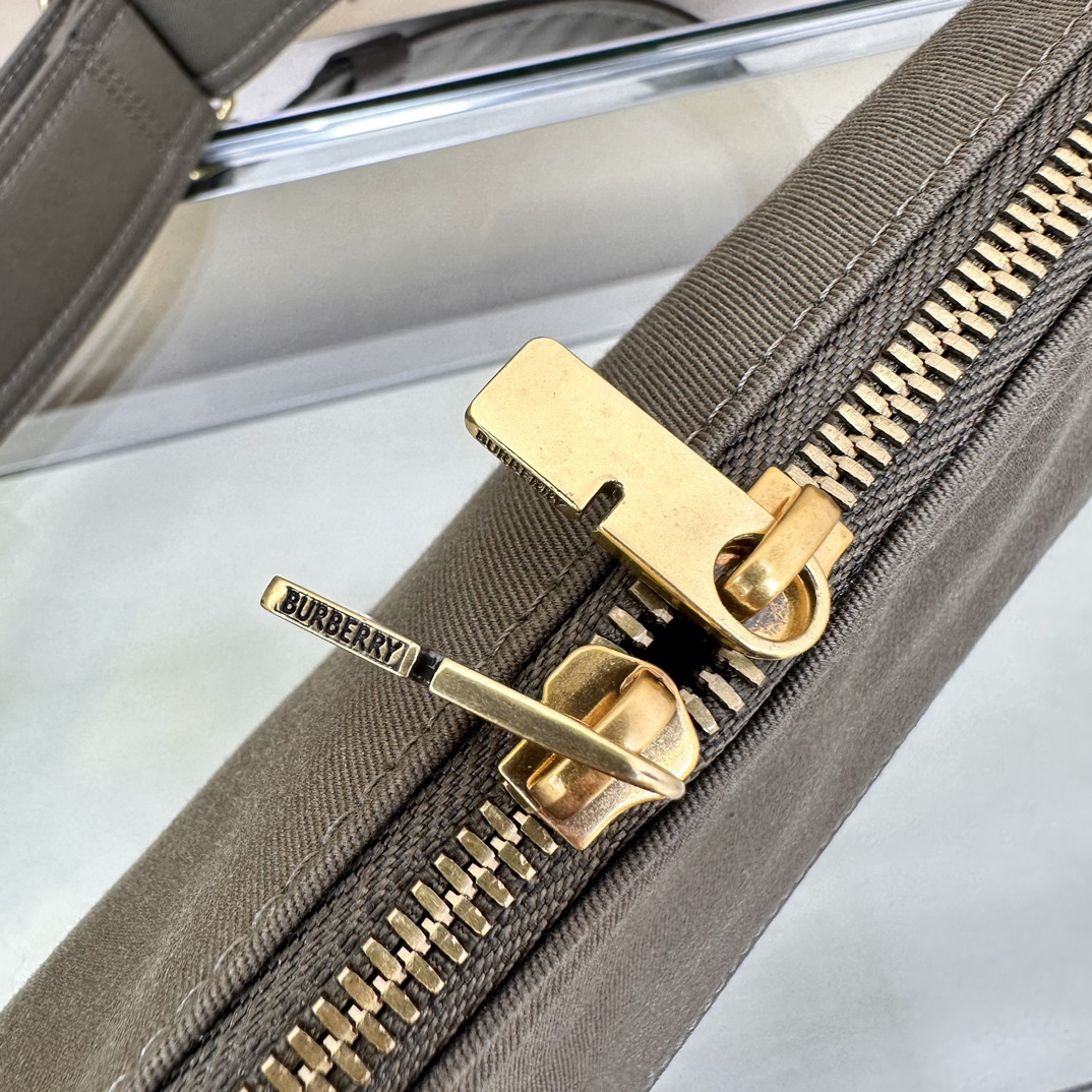 バーバリー「Burberry」トレンチ ウェストバッグ