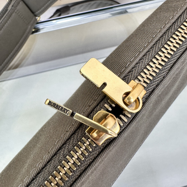 バーバリー「Burberry」トレンチ ウェストバッグ