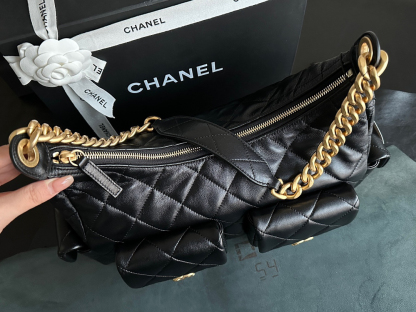 シャネル「Chanel」25C マルチポケット ヒッピーホボ ラージ