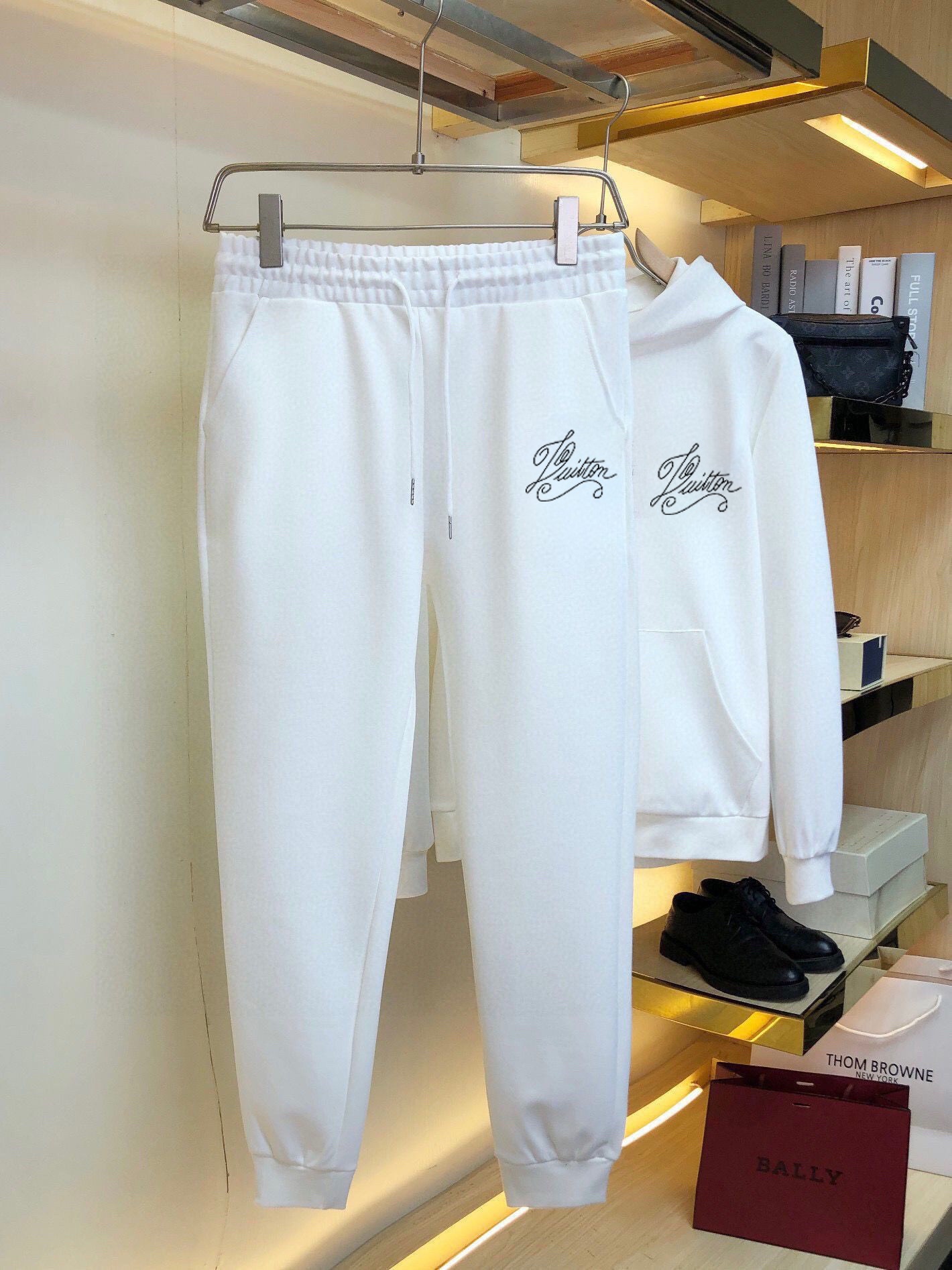 ルイ・ヴィトン「Louis Vuitton」2025年新作 爆売れスウェットスーツ