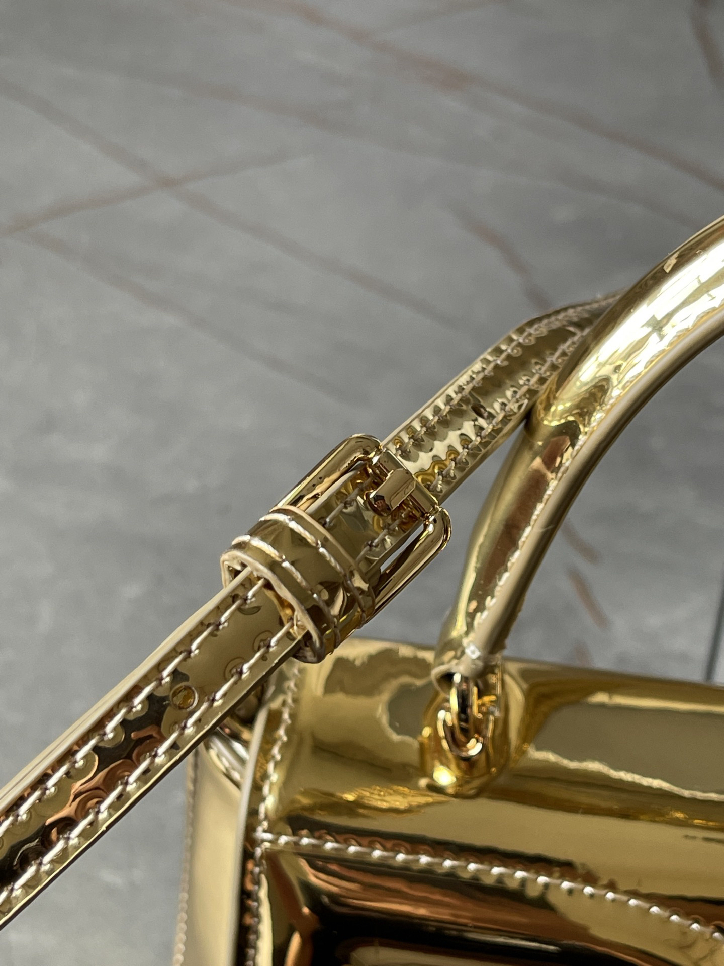 ドルチェ・アンド・ガッバーナ「D&G」レザー ショルダーバッグ