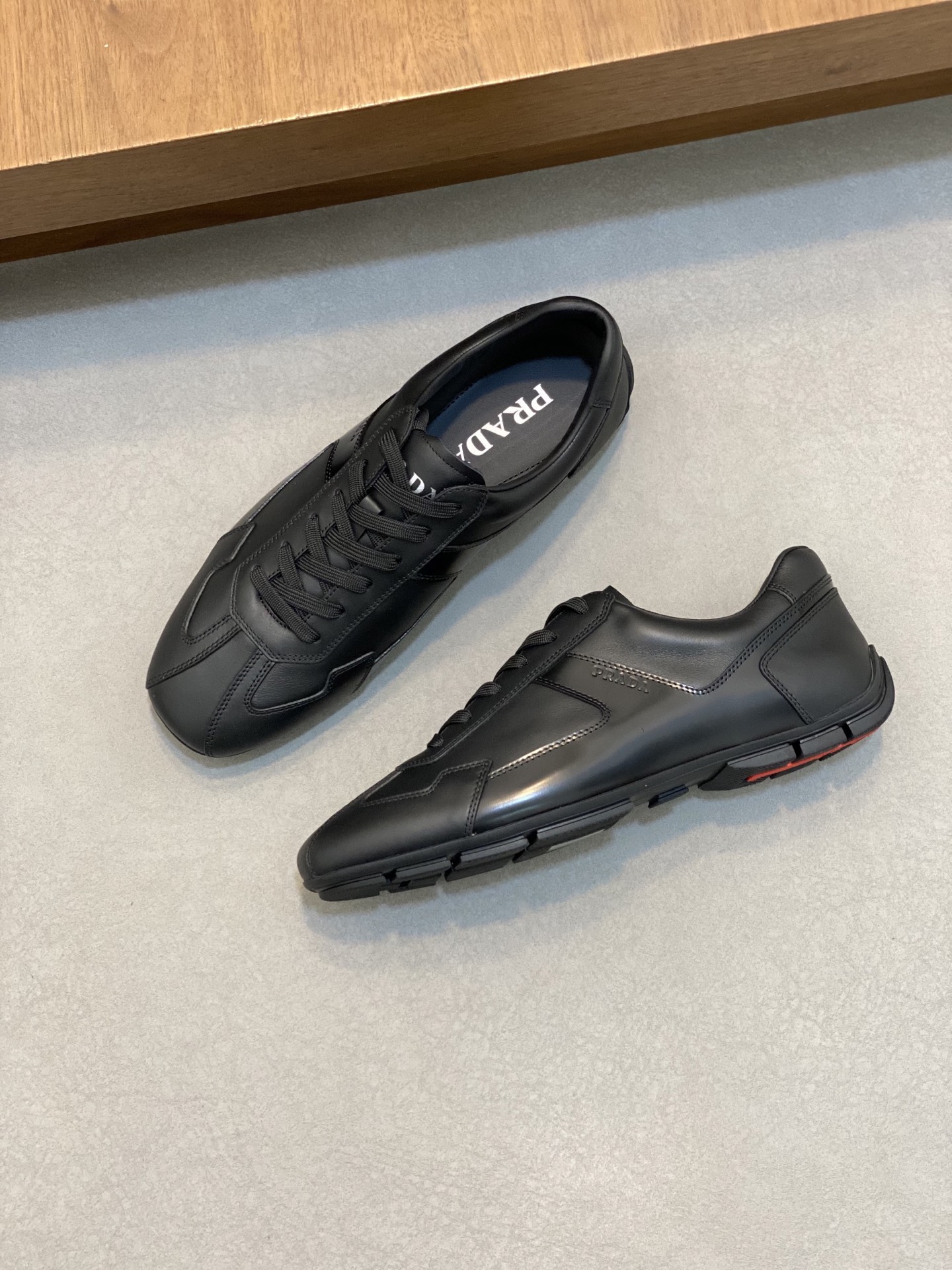 プラダ［Prada］America's Cup レザースニーカー（メンズ）