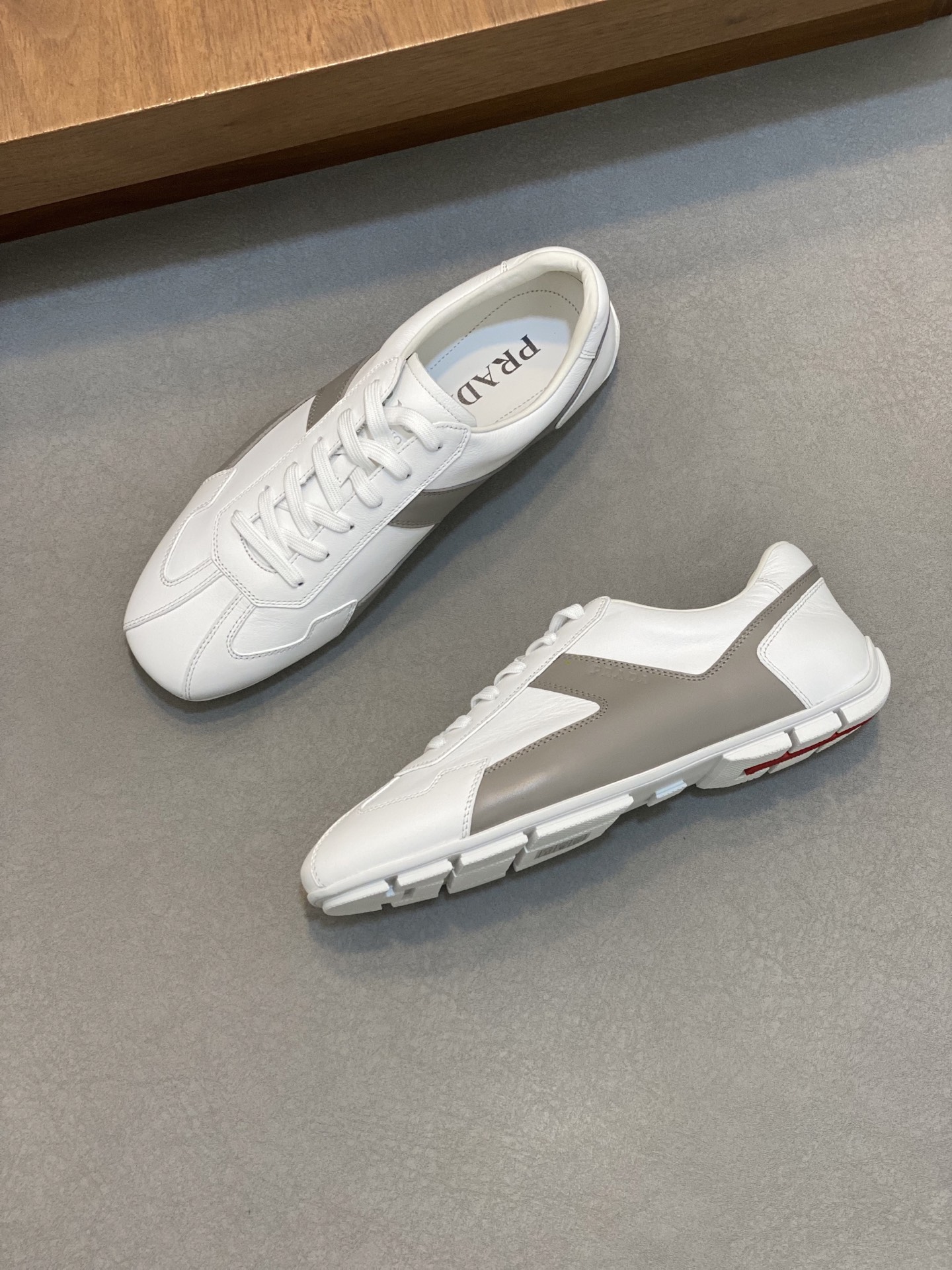 プラダ［Prada］America's Cup レザースニーカー（メンズ）