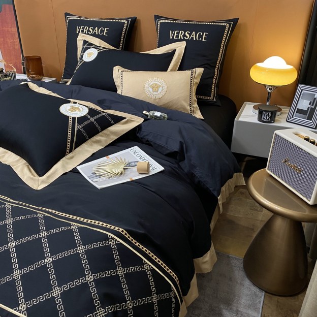 ヴェルサーチ「Versace」プレミアムコットン ゴールド＆シルバー刺繍 4点セット