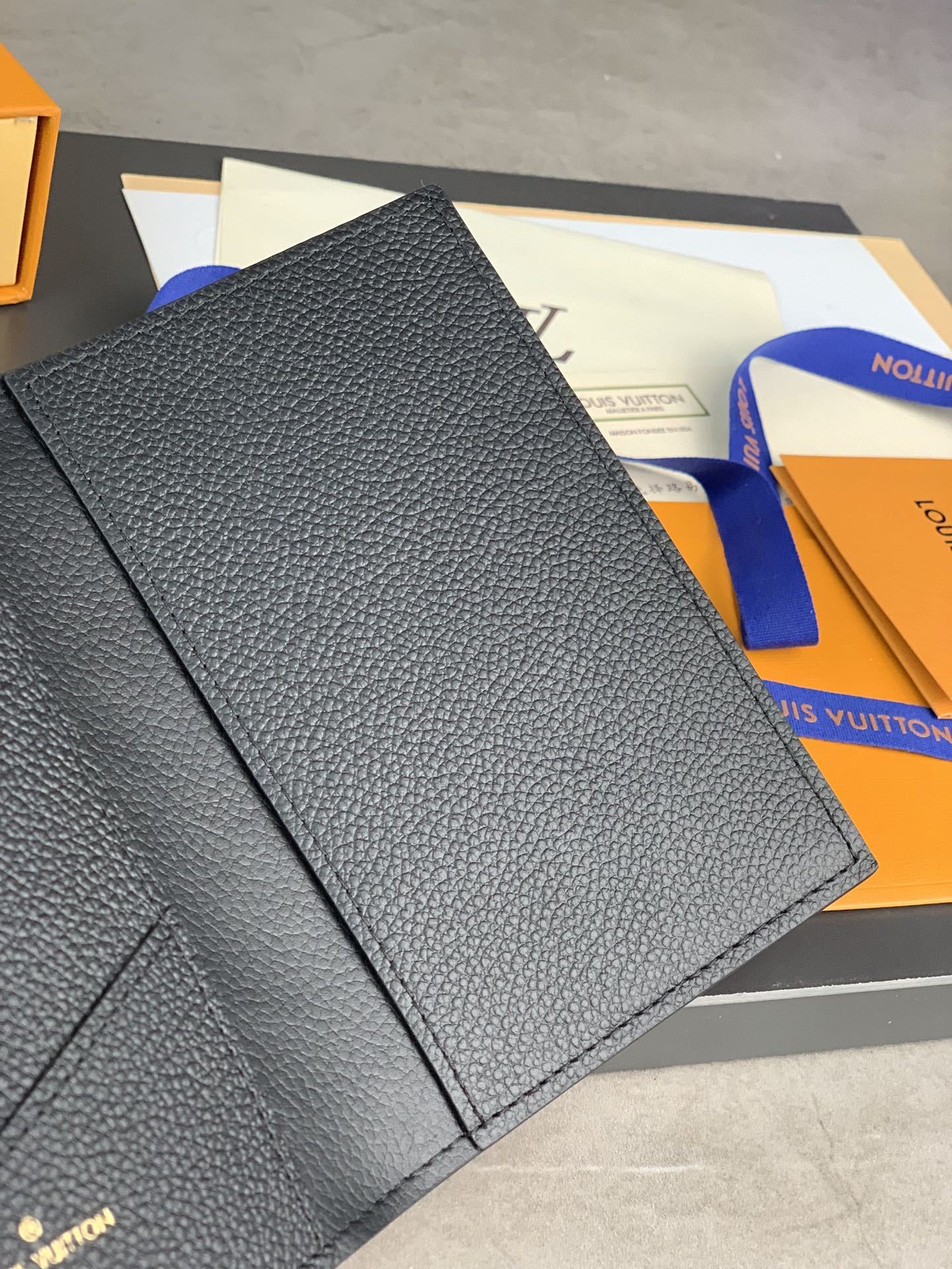 ルイ-ヴィトン(Louis Vuitton) パスポートカバー クーヴェルテュール･パスポール NM