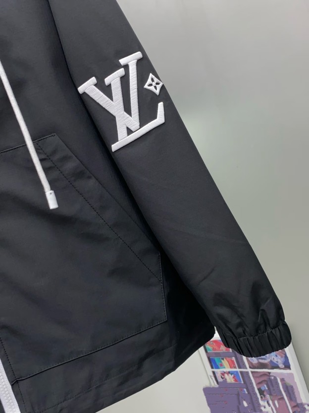 ルイ・ヴィトン「Louis Vuitton」2025SS 新作 刺繍ロゴ フード付きアウトドアジャケット