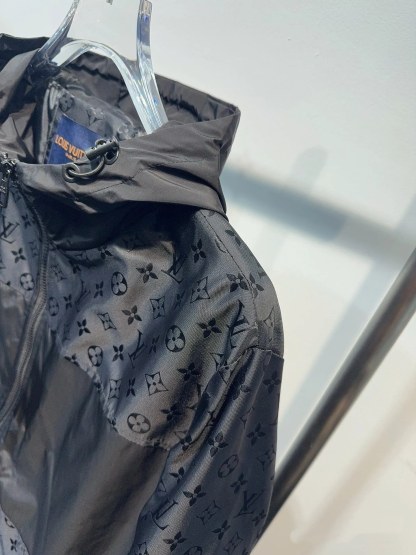 ルイ・ヴィトン「Louis Vuitton」オールオーバージャカード暗紋パネル拼接パーカ／アノラック