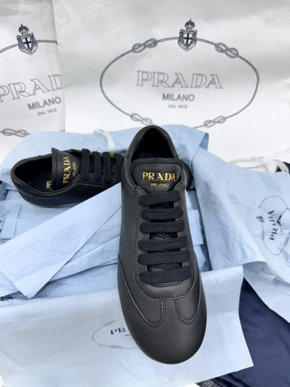 プラダ［Prada］America's Cup レザースニーカー（ユニセックス）