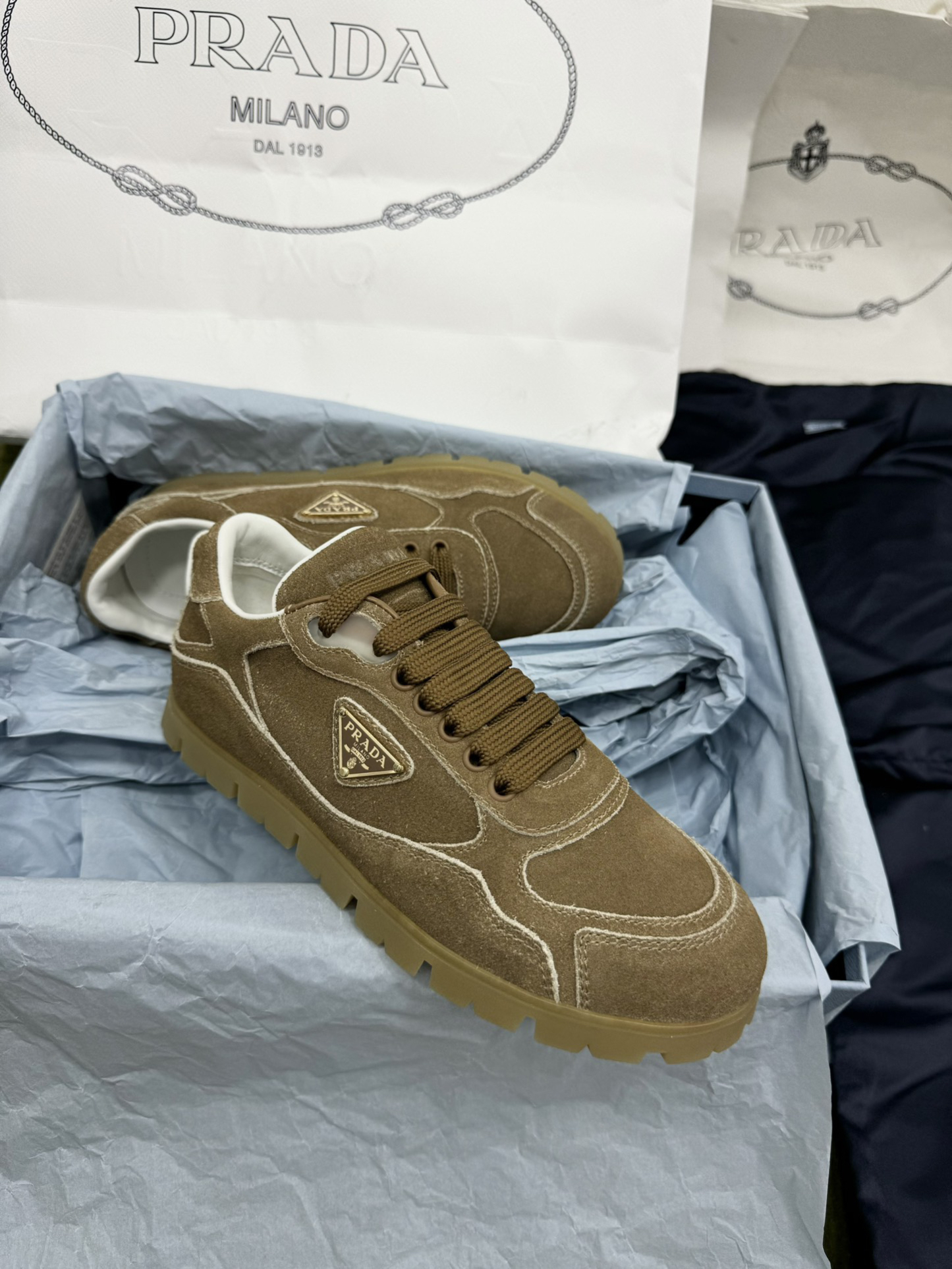 プラダ［Prada］ America's Cup キャンバススニーカー（ユニセックス）