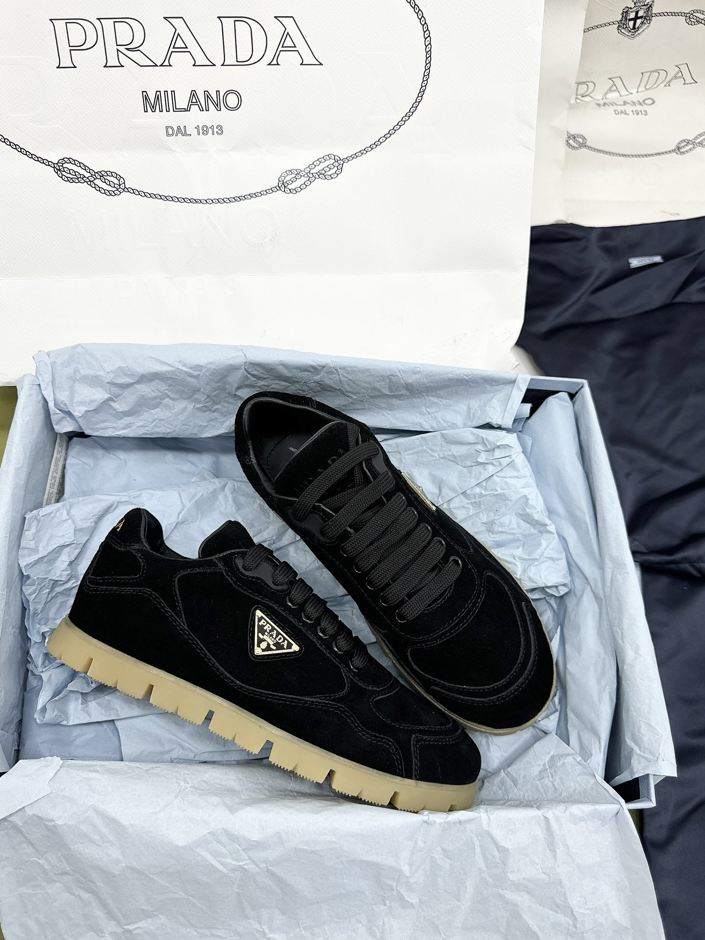 プラダ［Prada］ America's Cup キャンバススニーカー（ユニセックス）