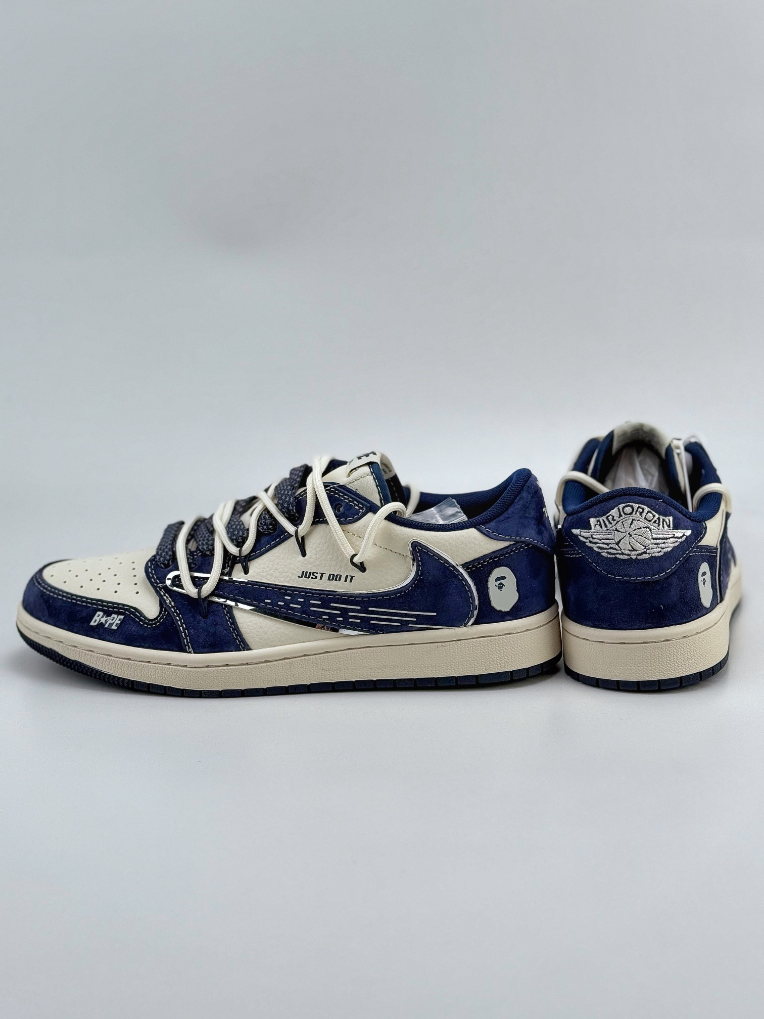 「コラボモデル」Travis Scott x Nikeエアジョーダン 1 ロー 'ミッドナイト ネイビー' - スニーカー