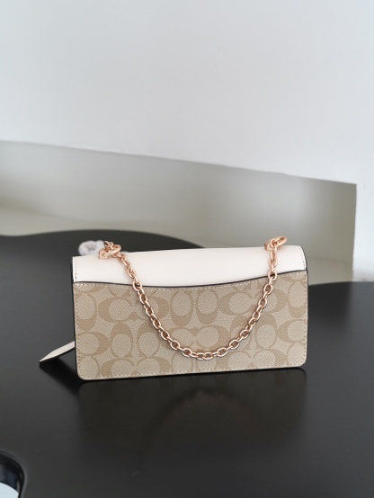 コーチ「Coach」ニューコレクション Eliza チェーンバッグ