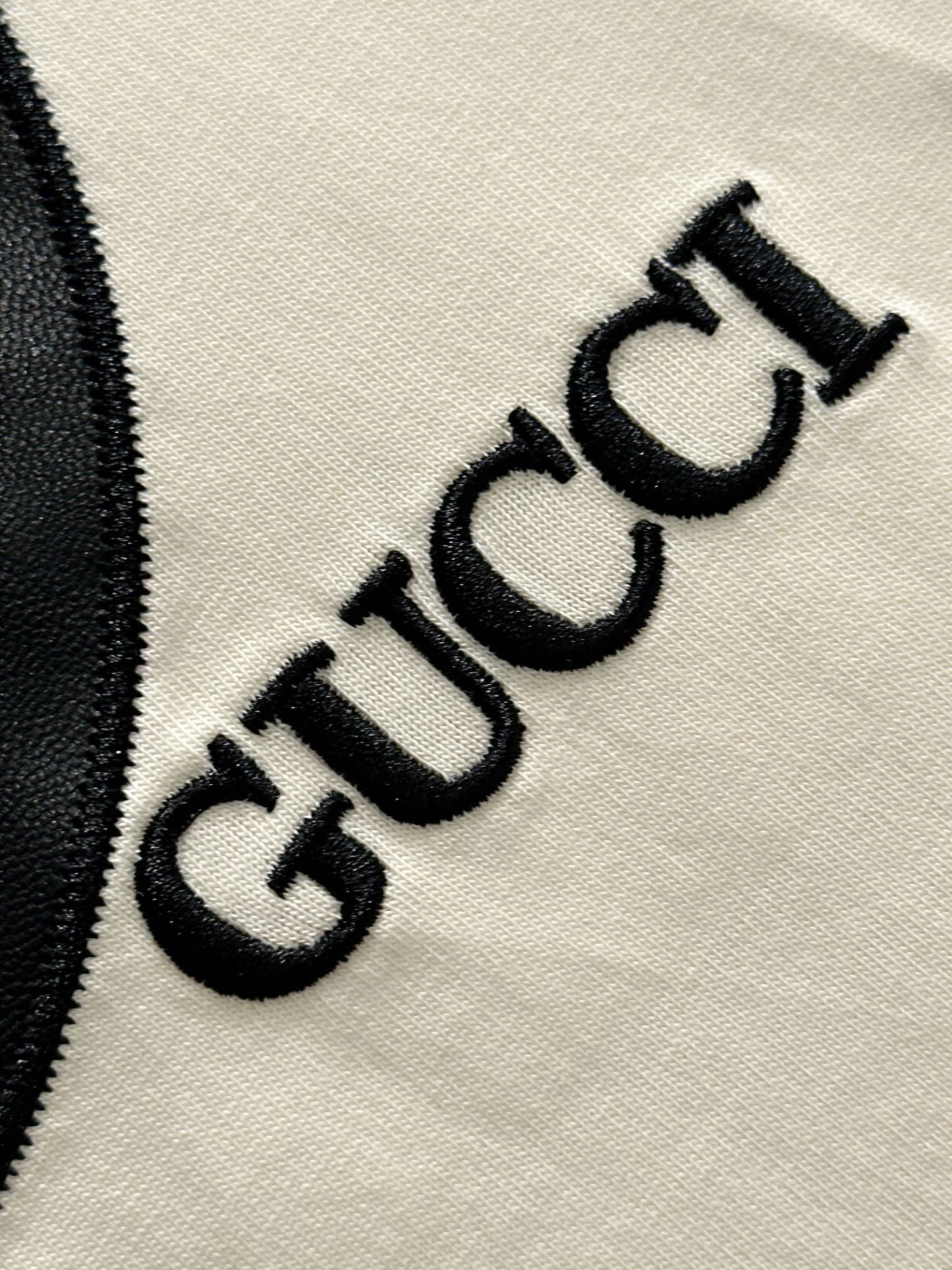 グッチ「Gucci」革刺繍アルファベットlog半袖Tシャツ