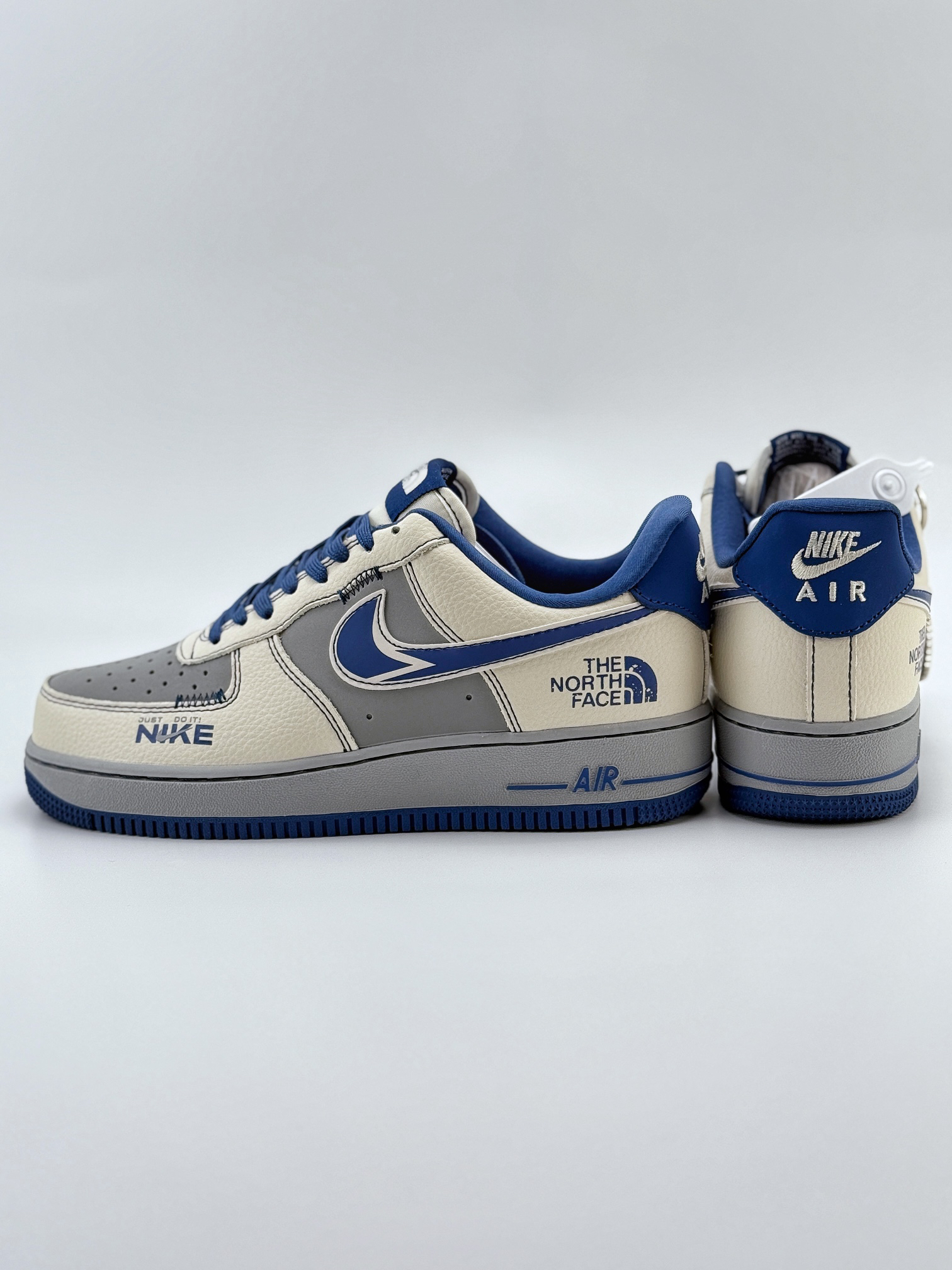 「コラボモデル」The North Face x Nikeスニーカー